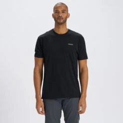 Lines Tee | Black -Vuori Clothing Store V956BLK 1