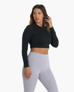 Long-Sleeve Lux Crop Tee | Black 14 Long-Sleeve Lux Crop Tee | Black -Vuori Clothing Store VW1021BLK FA22 W ECOMM CURVE 02697 1x1 fa32ecfb ba15 44ff 9c10 9cbe0c611755
