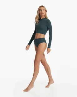 Dune Crop | Beryl -Vuori Clothing Store VW1024BER SP23 W ECOMM WATERTOPS 1373 FULL 1x1 ee32c102 a69e 41ff b63a e9029b4ce965 1