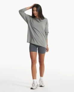 Long Sleeve Feather Tee | Stormy 8 Long Sleeve Feather Tee | Stormy -Vuori Clothing Store VW1028STY SP23 W ECOMM FULL 0613 1x1 6ef7b83f 8322 43a5 a1dc be4c71295702