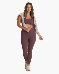 Stride Bra | Chestnut -Vuori Clothing Store VW1036CHN FA22 W ECOMM CURVE 00660 1x1 b2652b2b 762d 4b58 85df feb269bb4ac9