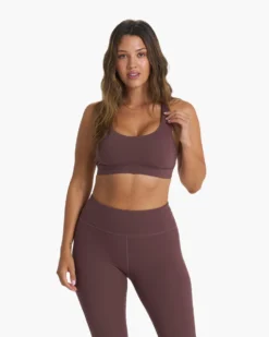 Stride Bra | Chestnut -Vuori Clothing Store VW1036CHN FA22 W ECOMM CURVE 00721 1x1 ef5ca0d7 b305 4a25 b9b8 567793d91eff