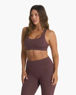 Stride Bra | Chestnut -Vuori Clothing Store VW1036CHN FA22 W ECOMM CURVE 00737 1x1 1e9616ca 22ba 43a6 a7e5 89274f718809
