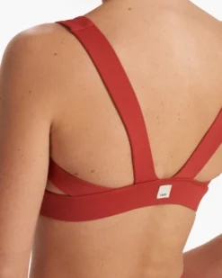 Stride Bra | Poppy 6 Stride Bra | Poppy -Vuori Clothing Store VW1036POP SP23 W ECOMM SPORTSBRAS DETAIL 1222 1x1 f807e6eb 476e 44c4 88f1 fd9e77adb0ab