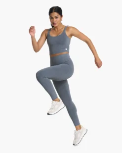 Washed Daily Crop | Washed Charcoal -Vuori Clothing Store VW1043WCH FA22 W ECOMM FULL 1687