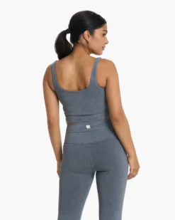 Washed Daily Crop | Washed Charcoal -Vuori Clothing Store VW1043WCH FA22 W ECOMM FULL 1709