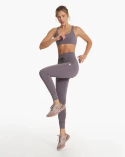 Yosemite Bra | Sawyer -Vuori Clothing Store VW104SAW SP23 W ECOMM SPORTSBRAS DETAIL 2598 1x1 d2e8c3b9 24db 47f8 9f67 c0ea331aaa7f