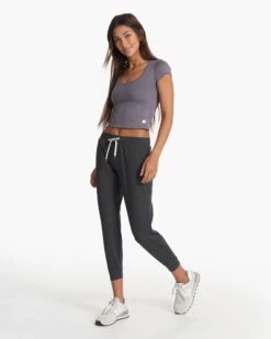 Short Sleeve Halo Crop | Sawyer Heather -Vuori Clothing Store VW1062HSW SP23 W ECOMM TOPS FULL 0026 1x1 b1ba8e9b f300 4f8e 9314 49a3cb6e7b50