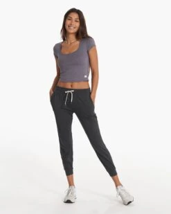 Short Sleeve Halo Crop | Sawyer Heather -Vuori Clothing Store VW1062HSW SP23 W ECOMM TOPS FULL 0043 4X5 2e5c78d7 f639 4742 b993 4009cf875245