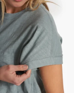 Sunset Easy Tee | Fern 6 Sunset Easy Tee | Fern -Vuori Clothing Store VW1065FRN FA23 M ECOMM TOPS DETAIL 1