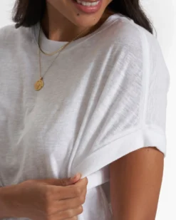 Sunset Easy Tee | White -Vuori Clothing Store VW1065WHT SP23 W ECOMM TOPS 0980 FULL 1x1 c0cc6749 a122 4990 be43 2dad70fb49d2