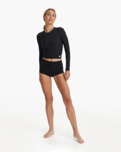 Long Sleeve Dune Crew | Black -Vuori Clothing Store VW1082BLK SP23 W ECOMM WATERTOPS 3719 FULL 1x1 a1b833bc 69e3 44d5 acac 90516c894077