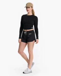 Long-Sleeve Coast Crop Crew | Black 7 Long-Sleeve Coast Crop Crew | Black -Vuori Clothing Store VW1084BLK 07018
