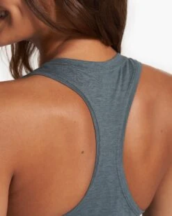 Lux Performance Tank | Cape Heather -Vuori Clothing Store VW108HCP FA23 M ECOMM TOPS DETAIL 2