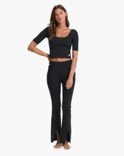 Lux Rib Avant Top | Black -Vuori Clothing Store VW1109BLK FA22 W ECOMM FULL 6778