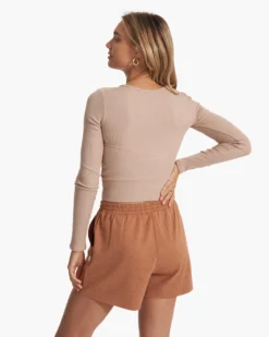 Long Sleeve Cove Twist Tee | Coconut -Vuori Clothing Store VW1114COC SP23 W ECOMM TOPS 1490 1x1 f6f6bb99 b659 43e5 8176 1b6a077078f1