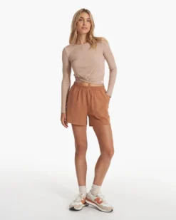 Long Sleeve Cove Twist Tee | Coconut -Vuori Clothing Store VW1114COC SP23 W ECOMM TOPS FULL 1382 1x1 f7c363ab baee 4728 9e2e b24fde0cec25