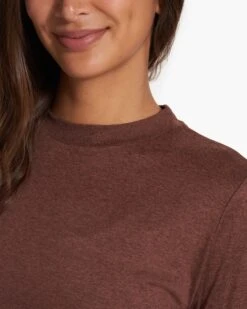 Daydream Crew | Mulberry Heather -Vuori Clothing Store VW133HMU FA23 M ECOMM TOPS DETAIL 3