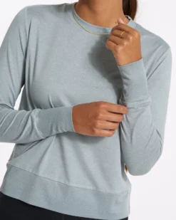 Daydream Crew | Stormy Heather -Vuori Clothing Store VW133HSR SP23 W ECOMM TOPS DETAIL 03353 1x1 fe069f6d b768 478c ab3e da7a9be57772