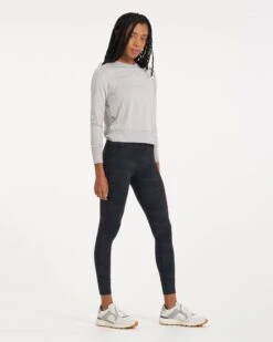 Daydream Crew | Light Heather Grey -Vuori Clothing Store VW133LHG 4