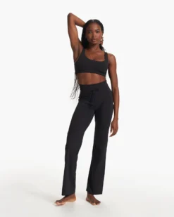 Daily Bra | Black 8 Daily Bra | Black -Vuori Clothing Store VW158BLK FA22 W ECOMM CURVE 03338 1x1 45d1099b 3c47 4477 a936 e14d52efd1fc