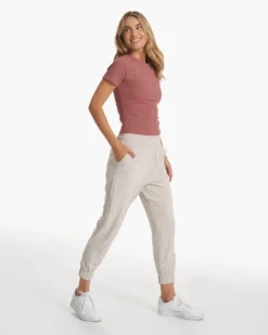 Pose Fitted Tee | Rosewood Heather 10 Pose Fitted Tee | Rosewood Heather -Vuori Clothing Store VW169HRO SP23 W ECOMM TOPS 3364 FULL 1X1 0873de1f de1d 4d8a bd64 b645af9f32bf