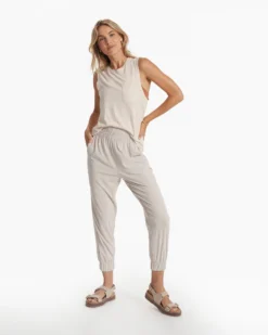 Sunset Tank | Dune -Vuori Clothing Store VW177DUN SP23 W ECOMM TOPS 3143 FULL 1X1 689faae1 2a0f 4775 b1c6 09d0e45aa1b8