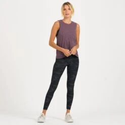 Sunset Tank | Smoked Plum -Vuori Clothing Store VW177SPM 4 256eb2fa e129 4636 800b a656bf3ee04e