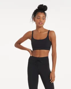Mindset Bra | Black -Vuori Clothing Store VW186BLK FA22 W ECOMM CURVE 03311 1x1 36ee9b64 e8b4 4bd2 b0f4 958afbf75ae5