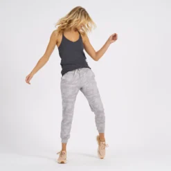 Cove Tank | Charcoal 7 Cove Tank | Charcoal -Vuori Clothing Store VW192CCL 4