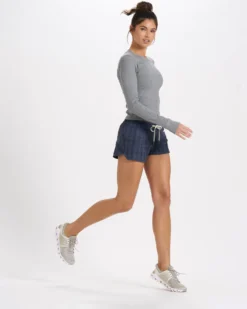 Long-Sleeve Pose Fitted Tee | Medium Heather Grey -Vuori Clothing Store VW199MHG 5 FULL