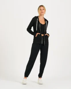 Halo Performance Hoodie | Black Heather 8 Halo Performance Hoodie | Black Heather -Vuori Clothing Store VW201HBK 4 c3907ae3 1bba 4d82 b3d4 d3afd6dab700