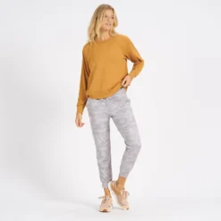 Long-Sleeve Halo Crew | Flax Heather -Vuori Clothing Store VW241HFL 4 a455c625 3759 4f93 9345 5e2063f6d779