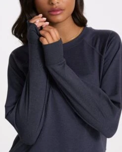 Long Sleeve Halo Crew | Midnight Heather -Vuori Clothing Store VW241HMD SP23 W ECOMM FLEECE DETAIL 2529 1x1 221b0065 a41c 4bdc 9b92 8a4e2b8c410e