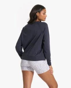 Long Sleeve Halo Crew | Midnight Heather -Vuori Clothing Store VW241HMD SP23 W ECOMM FLEECE TOP 2525 1x1 49c631d9 b59c 4d32 8c56 aa22cf4841bd