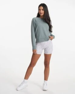 Long Sleeve Halo Crew | Stormy Heather -Vuori Clothing Store VW241HSR SP22 W ECOMM FLEECE DETAIL 1645 1x1 3e27a1f6 dcb1 42b4 9c6e 44f2cb5fb89b