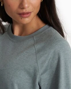 Long Sleeve Halo Crew | Stormy Heather -Vuori Clothing Store VW241HSR SP22 W ECOMM FLEECE DETAIL 1652 1x1 3aeb08c6 72b2 4587 a97e ac75bfdb2495