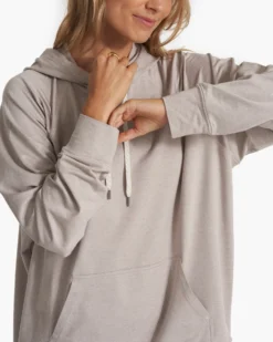 Halo Oversized Hoodie | Oyster Heather -Vuori Clothing Store VW279HOY SP23 W ECOMM FLEECE DETAIL 1834 1x1 117ecf71 3eba 4e50 b33c 5695dbe7c6fc