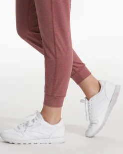 Performance Jogger | Marsala Heather -Vuori Clothing Store VW303HMA SP23 W ECOMM PANTS DETAIL 1943 1x1 a1b4a396 5c1d 4f45 a882 afe5e8a6702c