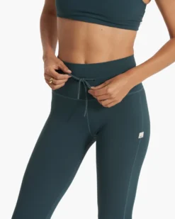 Daily Legging | Beryl -Vuori Clothing Store VW323BER SP23 W ECOMM PANTS 1278 DETAIL 4x5 47cae004 dc5e 4735 ba3d 4af504f60837
