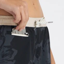 Tavi Short | Charcoal Big Flower -Vuori Clothing Store VW361HBF 4