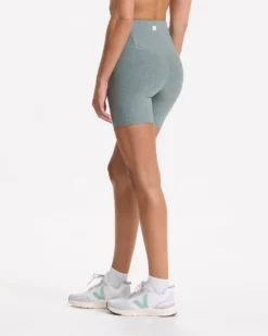 Clean Elevation Shorty | Stormy Heather -Vuori Clothing Store VW371HSR SP23 W ECOMM SHORTS DETAIL 0307 1x1 a51aaebd a487 4450 aa1d eae25d3a8efc