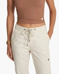 Womens Ripstop Pant-Long | Natural -Vuori Clothing Store VW401 LNAT SP23 W ECOMM PANTS 3571 DETAIL 1x1 01d7e72a 2528 4ac9 b4ac d33abee20dd2