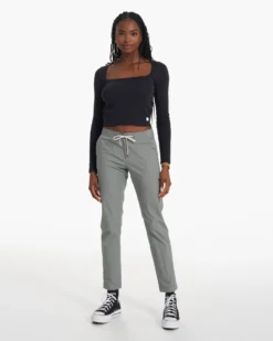 Womens Ripstop Pant | Stormy -Vuori Clothing Store VW401STY SP23 W ECOMM PANTS 0469 DETAIL 1x1 2d4dbe3c f274 45be a245 ca822c6e76e5