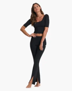 Lux Rib Split Bootcut | Black -Vuori Clothing Store VW4042BLK FA22 W ECOMM FULL 6881 4x5 c7e8ea60 21cd 44a9 9f3c 4a9391a1d3d0