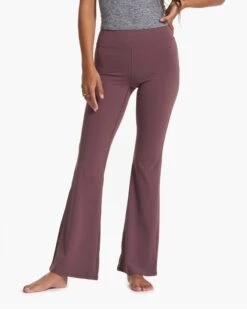 Studio Flare | Chestnut -Vuori Clothing Store VW4043CHN FA22 W ECOMM BOTTOM 6745 1x1 740ac5d9 c8ea 4e49 a5c4 60f1015938ac