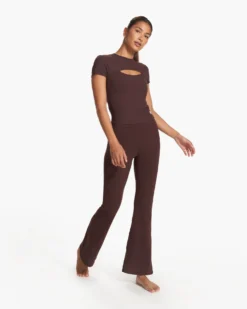 Studio Flare | Mahogany -Vuori Clothing Store VW4043MAH FA23 W ECOMM PANTS FULL 3