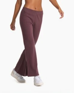 Sedona Wideleg Sweatpant | Chestnut 8 Sedona Wideleg Sweatpant | Chestnut -Vuori Clothing Store VW4044CHN FA22 W ECOMM BOTTOM 7014 1x1 befac1c0 12a3 499f 8511 a745dad38b11