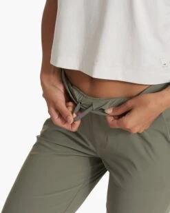 Miles Ankle Pant | Pistachio 12 Miles Ankle Pant | Pistachio -Vuori Clothing Store VW404PSO SP23 W ECOMM PANTS 4014 BOTTOM 1x1 6cd382b5 e2c2 4900 bc3b 942072e0a411