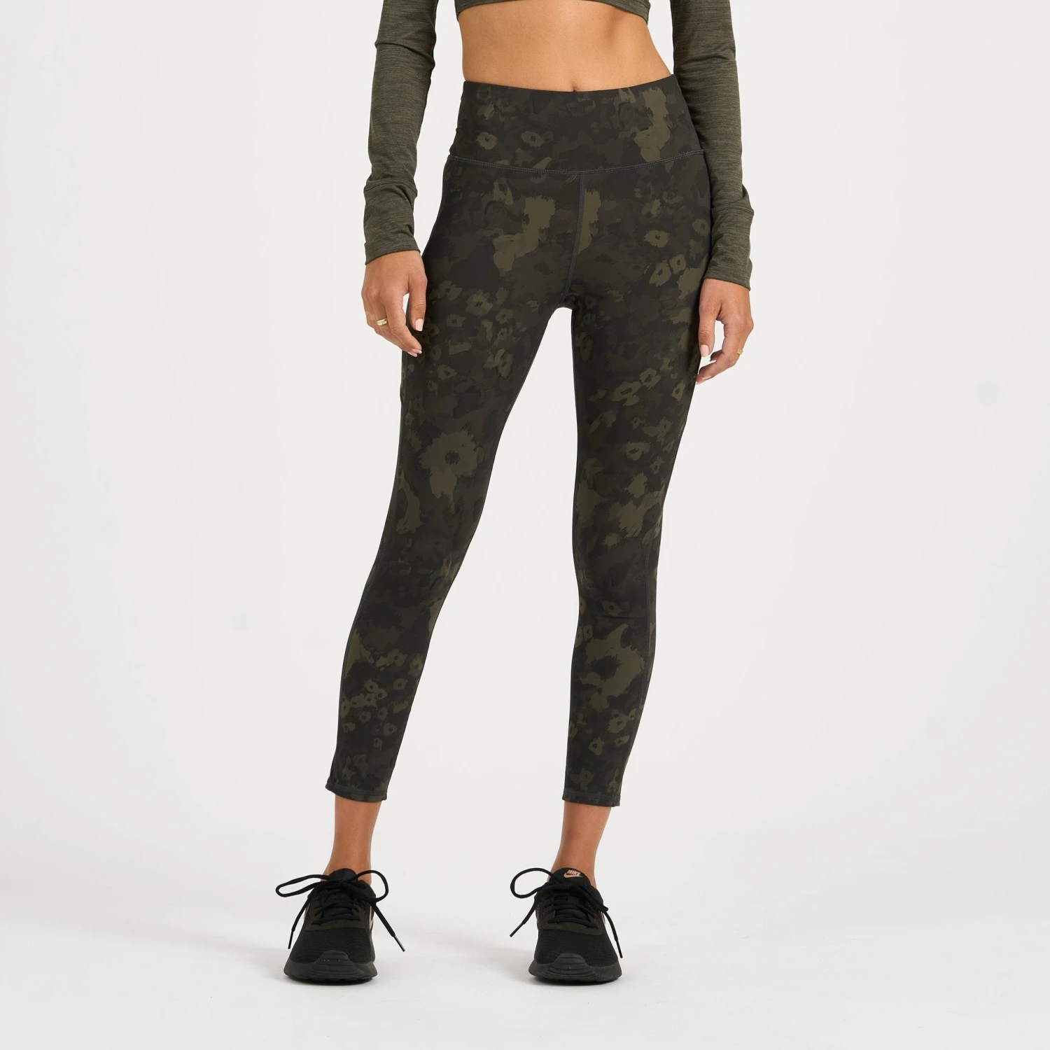 Stride Legging | Oregano Camo Flower 1 Stride Legging | Oregano Camo Flower